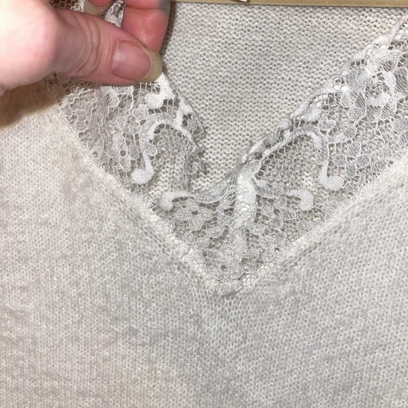 H&M soft white sweater with lace trim - Picture 2 of 5